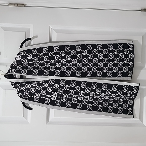 MICHAEL KORS 2-Piece Scarf Fingerless Gloves MK LOGO Black Ivory NWOT - Picture 3 of 8